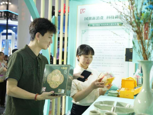 国潮新消费带来科技文化消费新理念。人民网记者 张力洋摄