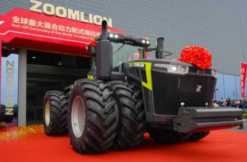 全球最大混合动力轮式拖拉机在长沙下线。受访单位供图